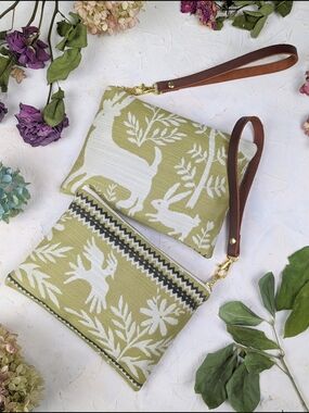 Green Botanical Folk Life Animal Print Wristlet Clutch Travel Makeup Pouch